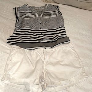 Gently worn - start your summer off with this super cute outfit